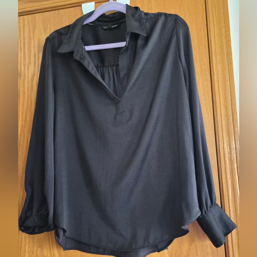 Banana Republic Black Long-Sleeve V-Neck Blouse